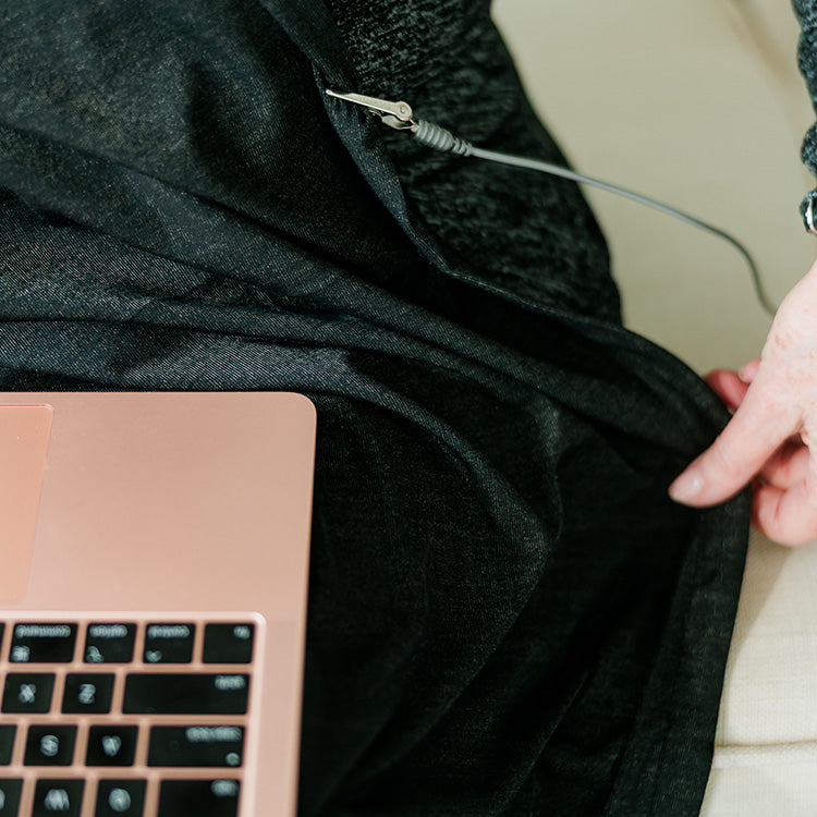 TRU47 Grounding &amp; EMF Blocking Lounger Blanket - Black