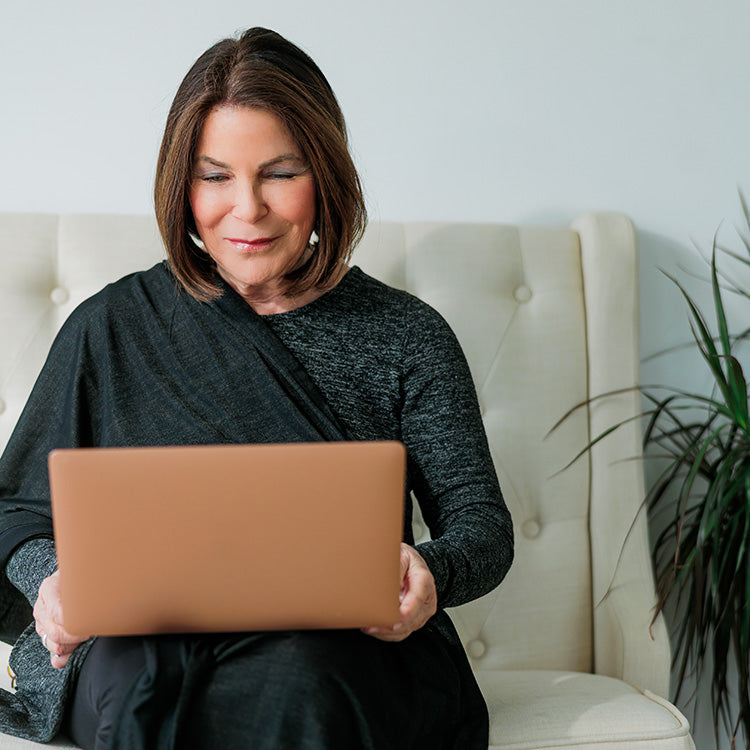 TRU47 Grounding & EMF Blocking Lounger Blanket - Black